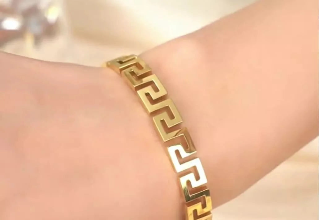 WOMEN'S GREEK KEY BANGLE BRACELET STAIN , GOLD PLATED
